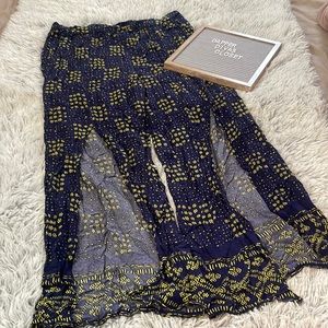 Wide leg split from pant